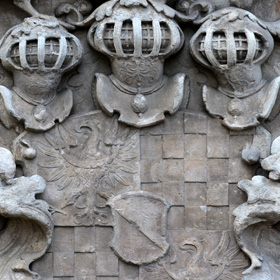 herb Joachima Fryderyka brzeskiego na wschodniej ścianie "pałacu księżnej Luizy"