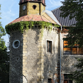 narożna wieża alkierzowa pałacu w Przewornie