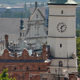 widok z 'Bramy Opatowskiej' w kierunku ratusza i katedry