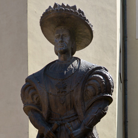 pomnik księcia Bogusława X Wielkiego w pobliżu zamku