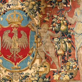 arras z herbami Polski i Litwy oraz monogramem króla Zygmunta II Augusta