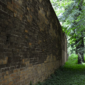 fragment średniowiecznych murów obronnych