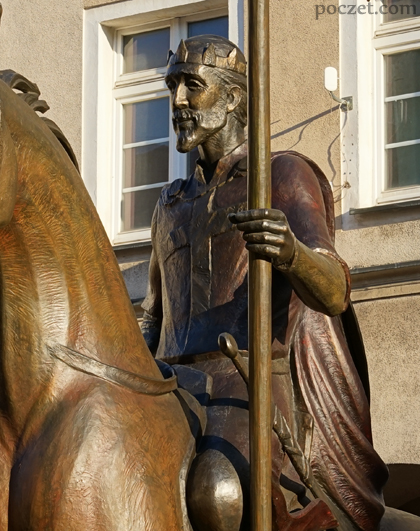 Kazimierz I opolski - fragment pomnika konnego w Opolu