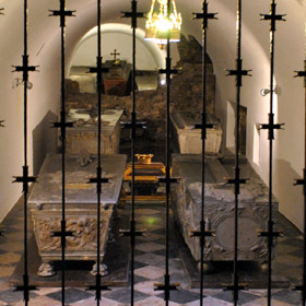krypta grobowa w podziemiach katedry