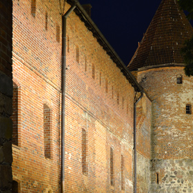 'Baszta Młyńska' i fragment północnego muru zamku
